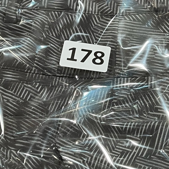 Nike Golf Dri-Fit 32W Geometric Camo Performance Shorts Wicking Classic EUC - Picture 8 of 8